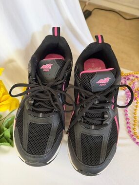 AVIA 5000 Women's Black and Pink Athletic Sneakers